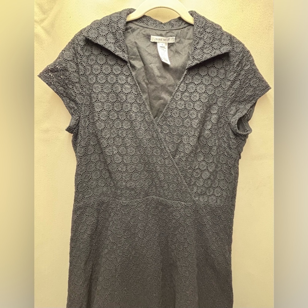 Nine West Sheath Dress Size 16 Black Floral Eyelet Lace Cap Sleeve Knee Length - Picture 2 of 5